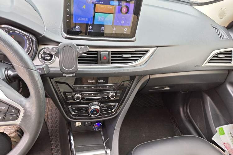 Used CHANGAN Alsvin V7 2015 1.6L Automatic Joyful Model China IV Standard Audio And AC Panel