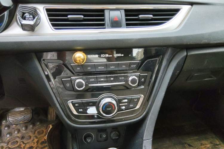 Used CHANGAN Alsvin V7 2015 1.6L Automatic Enjoyment Model China IV Standard Audio And AC Panel