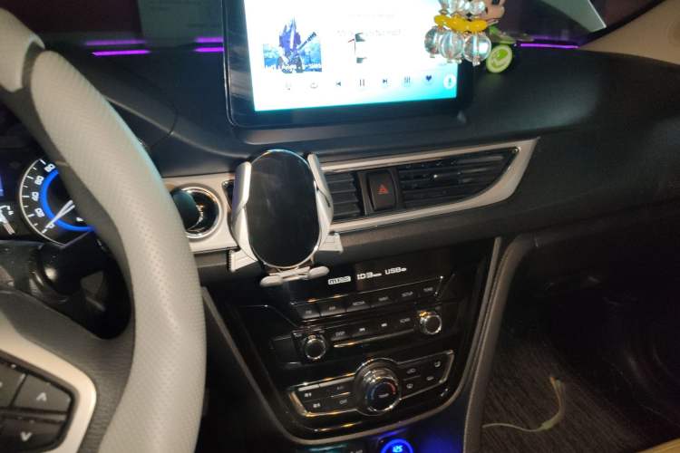 Used CHANGAN Alsvin V7 2015 1.6L Automatic Enjoyment Model China IV Standard Audio And AC Panel