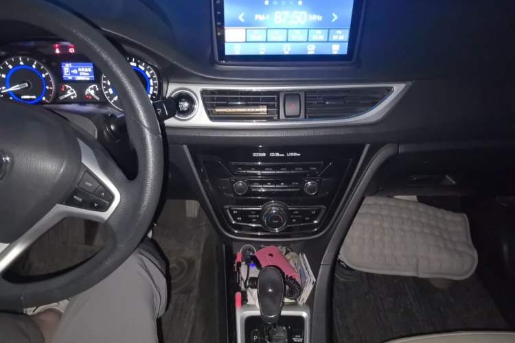 Used CHANGAN Alsvin V7 2015 1.6L Automatic Enjoyment Model China V Standard Audio And AC Panel
