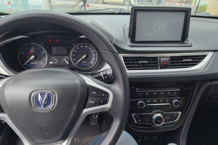 Used CHANGAN Alsvin V7 2015 1.6L Manual Joyful Edition China IV Center Console