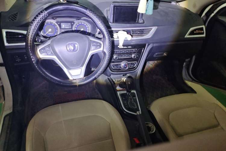 Used CHANGAN Alsvin V7 2015 1.6L Automatic Enjoyment Model China V Standard Center Console