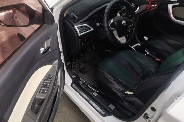Used CHANGAN Alsvin V7 2015 1.6L Manual Enjoyment Model China IV Standard Driver Seat