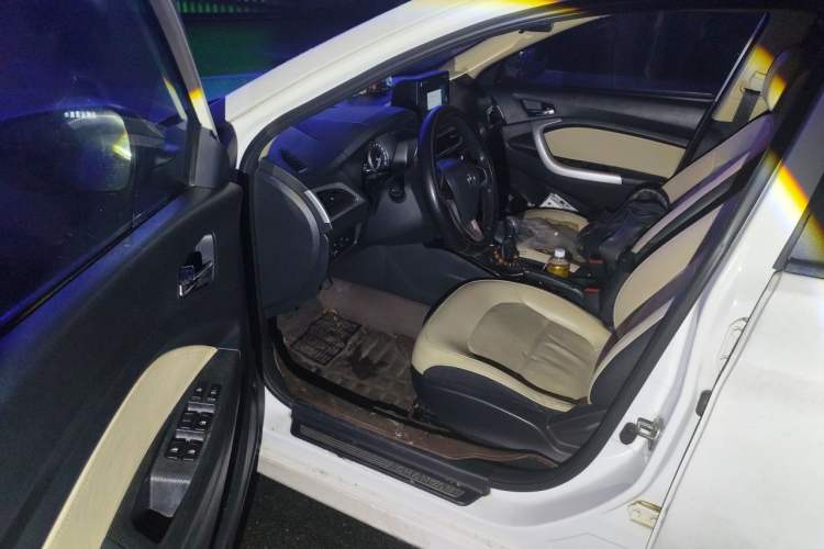 Used CHANGAN Alsvin V7 2015 1.6L Manual Enjoyment Model China IV Standard Driver Seat