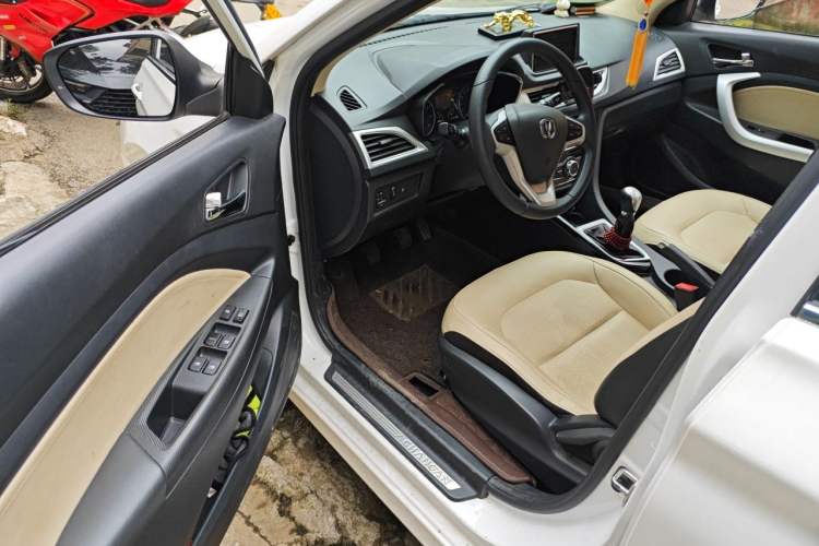 Used CHANGAN Alsvin V7 2015 1.6L Manual Enjoyment Model China IV Standard Driver Seat