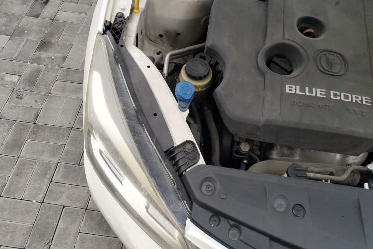 Used CHANGAN Alsvin V7 2015 1.6L Manual Enjoyment Model China IV Standard Engine Bay Right