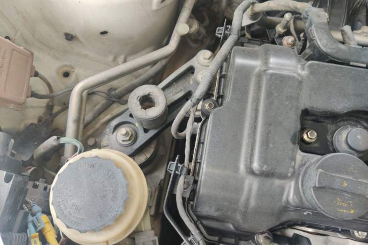 Used CHANGAN Alsvin V7 2015 1.6L Manual Enjoyment Model China IV Standard Engine Bay Right