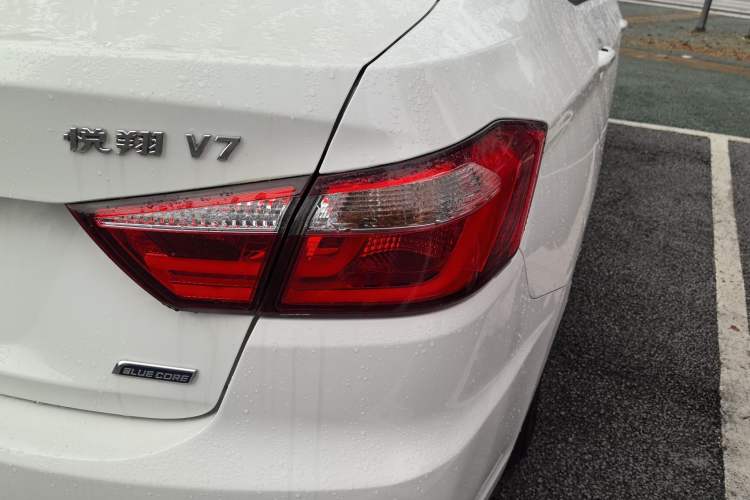 Used CHANGAN Alsvin V7 2015 1.6L Manual Joyful Edition China IV Exterior 3
