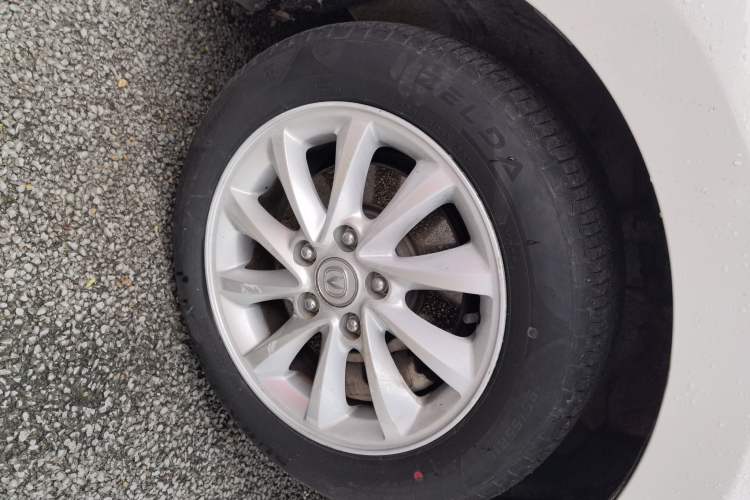 Used CHANGAN Alsvin V7 2015 1.6L Manual Joyful Edition China IV Exterior 4