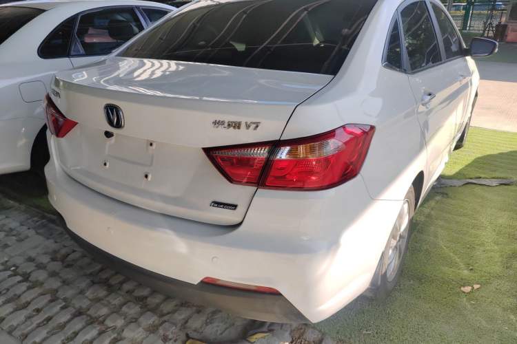 Used CHANGAN Alsvin V7 2015 1.6L Automatic Enjoyment Model China IV Standard Exterior 5