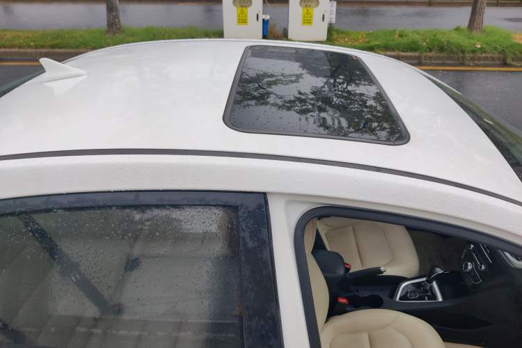 Used CHANGAN Alsvin V7 2015 1.6L Automatic Enjoyment Model China IV Standard Exterior 7