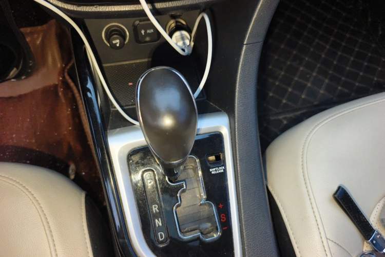 Used CHANGAN Alsvin V7 2015 1.6L Automatic Enjoyment Model China IV Standard Gear Lever