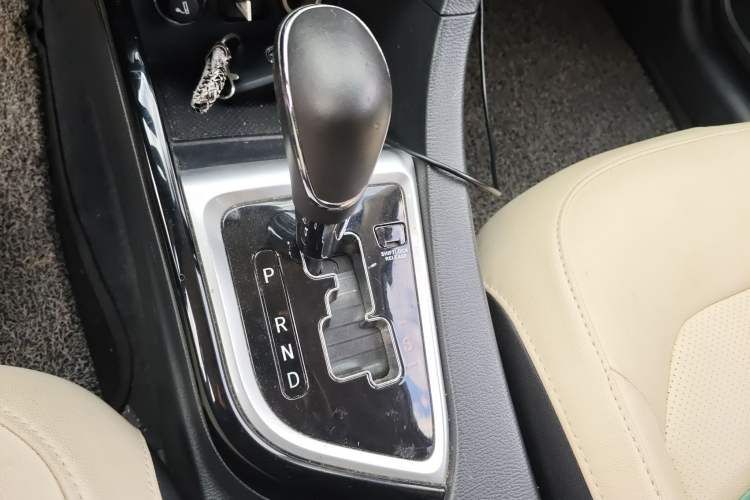 Used CHANGAN Alsvin V7 2015 1.6L Automatic Enjoyment Model China IV Standard Gear Lever