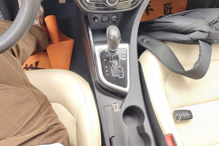 Used CHANGAN Alsvin V7 2015 1.6L Automatic Enjoyment Model China IV Standard Gear Lever