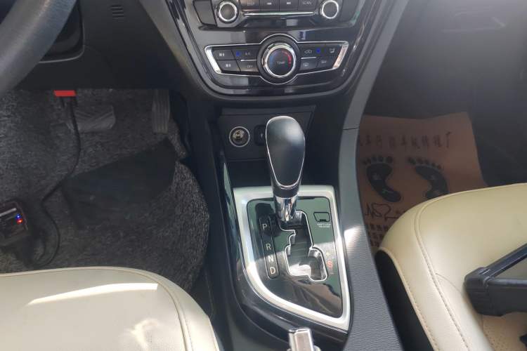 Used CHANGAN Alsvin V7 2015 1.6L Automatic Enjoyment Model China IV Standard Gear Lever