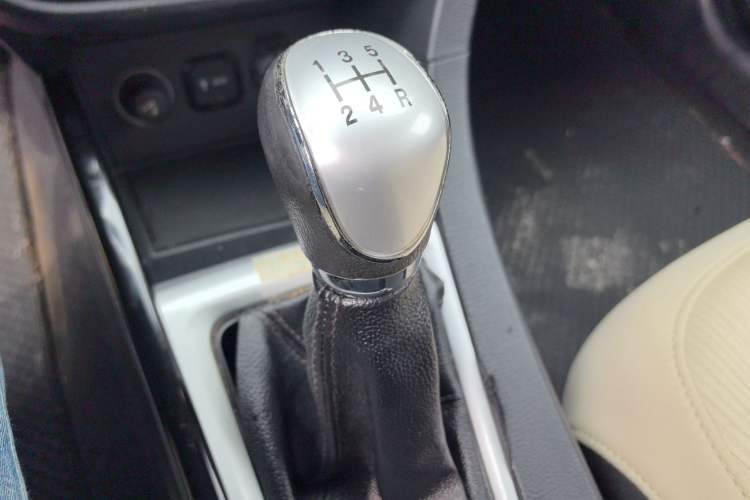 Used CHANGAN Alsvin V7 2015 1.6L Manual Joyful Edition China IV Gear Lever