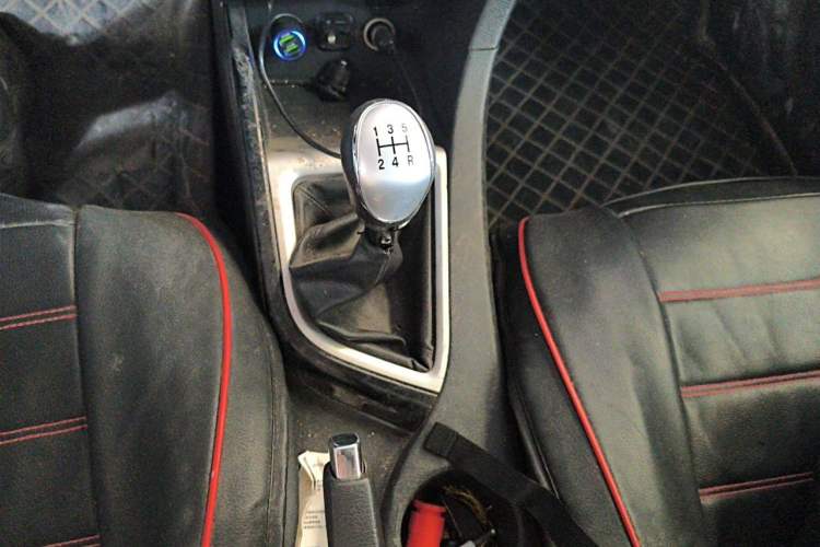 Used CHANGAN Alsvin V7 2015 1.6L Manual Fun Model China IV Standard Gear Lever