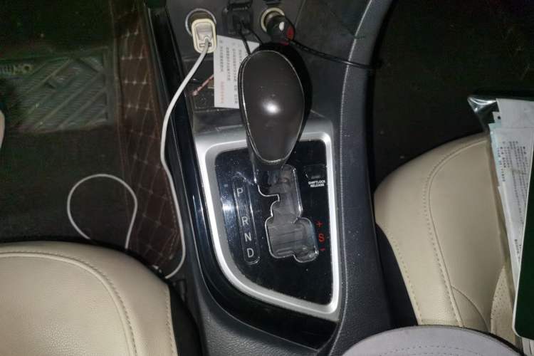 Used CHANGAN Alsvin V7 2015 1.6L Automatic Enjoyment Model China IV Standard Gear Lever