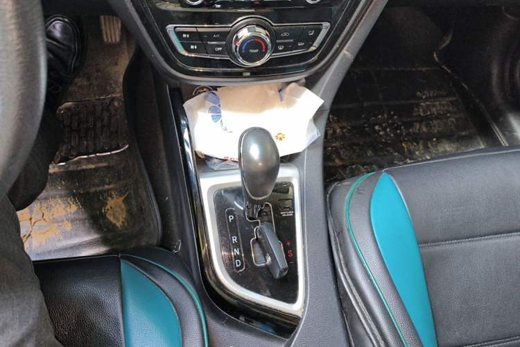 Used CHANGAN Alsvin V7 2015 1.6L Automatic Enjoyment Model China IV Standard Gear Lever