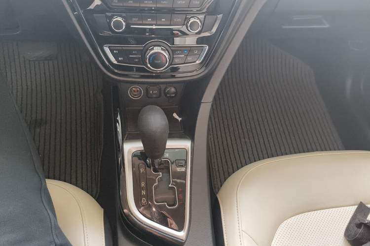 Used CHANGAN Alsvin V7 2015 1.6L Automatic Enjoyment Model China V Standard Gear Lever