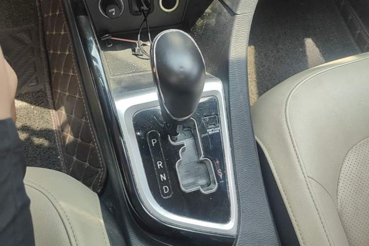 Used CHANGAN Alsvin V7 2015 1.6L Automatic Enjoyment Model China IV Standard Gear Lever