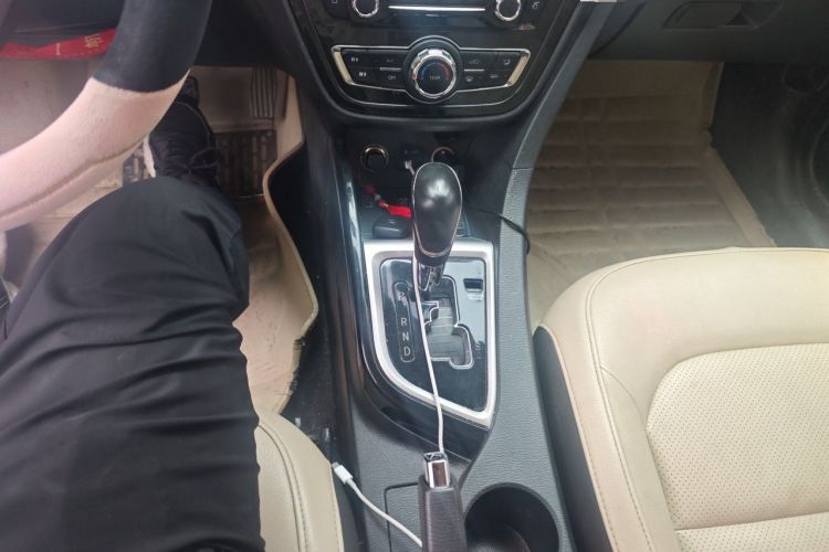 Used CHANGAN Alsvin V7 2015 1.6L Automatic Enjoyment Model China IV Standard Gear Lever