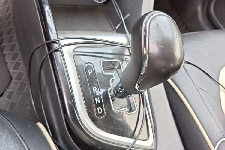 Used CHANGAN Alsvin V7 2015 1.6L Automatic Joyful Model China IV Standard Gear Lever