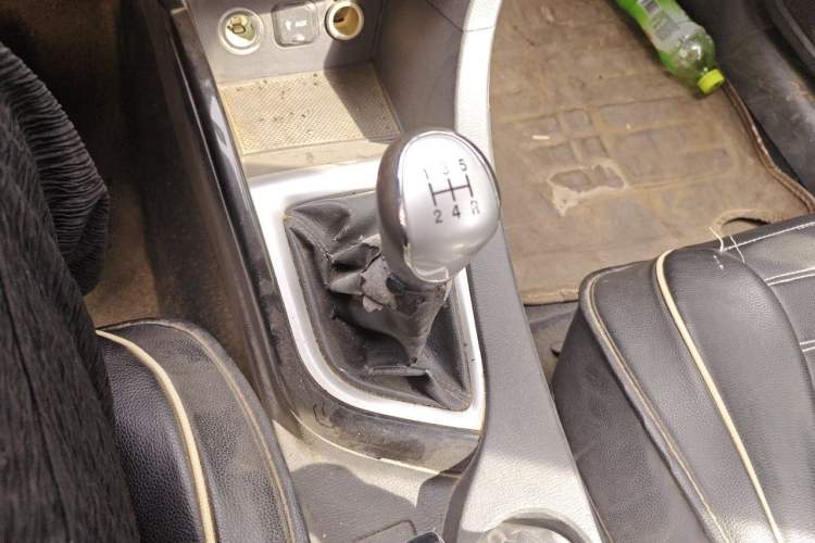 Used CHANGAN Alsvin V7 2015 1.6L Manual Joyful Edition China IV Gear Lever