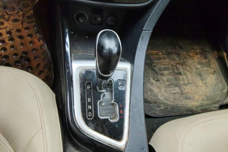 Used CHANGAN Alsvin V7 2015 1.6L Automatic Enjoyment Model China IV Standard Gear Lever