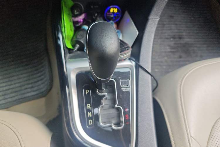 Used CHANGAN Alsvin V7 2015 1.6L Automatic Enjoyment Model China IV Standard Gear Lever