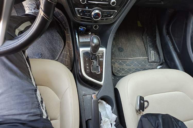 Used CHANGAN Alsvin V7 2015 1.6L Automatic Enjoyment Model China V Standard Gear Lever