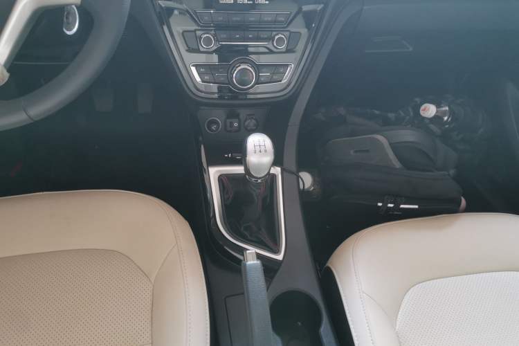 Used CHANGAN Alsvin V7 2015 1.6L Manual Enjoyment Model China V Standard Gear Lever