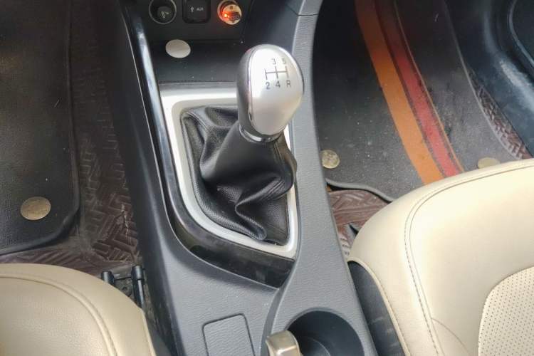 Used CHANGAN Alsvin V7 2015 1.6L Manual Enjoyment Model China V Standard Gear Lever