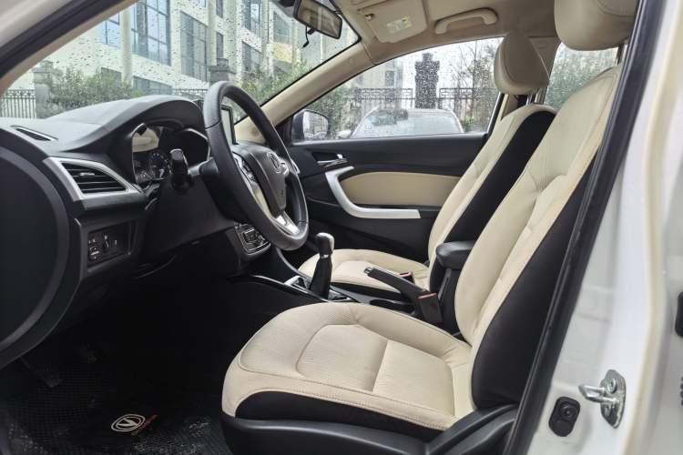 Used CHANGAN Alsvin V7 2015 1.6L Manual Joyful Edition China IV Interior 12