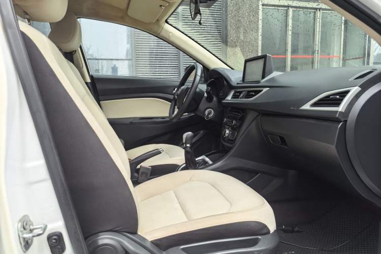 Used CHANGAN Alsvin V7 2015 1.6L Manual Joyful Edition China IV Interior 2
