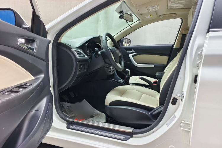 Used CHANGAN Alsvin V7 2015 1.6L Manual Enjoyment Model China V Standard Interior 2