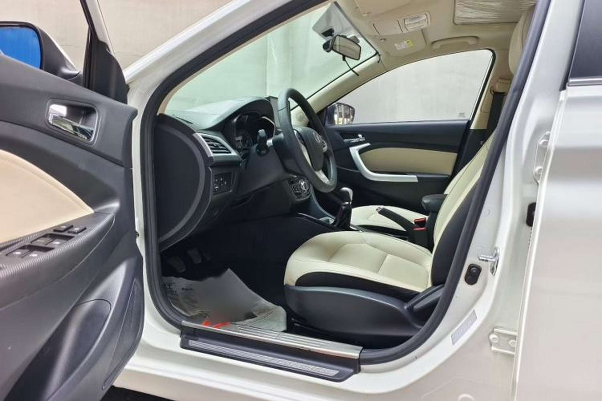 Used CHANGAN Alsvin V7 2015 1.6L Manual Enjoyment Model China V Standard Interior 2