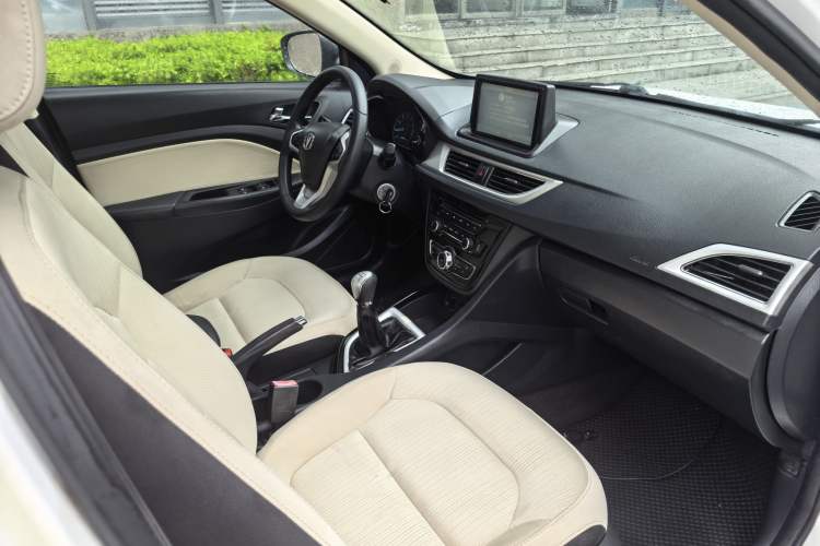 Used CHANGAN Alsvin V7 2015 1.6L Manual Joyful Edition China IV Interior 3