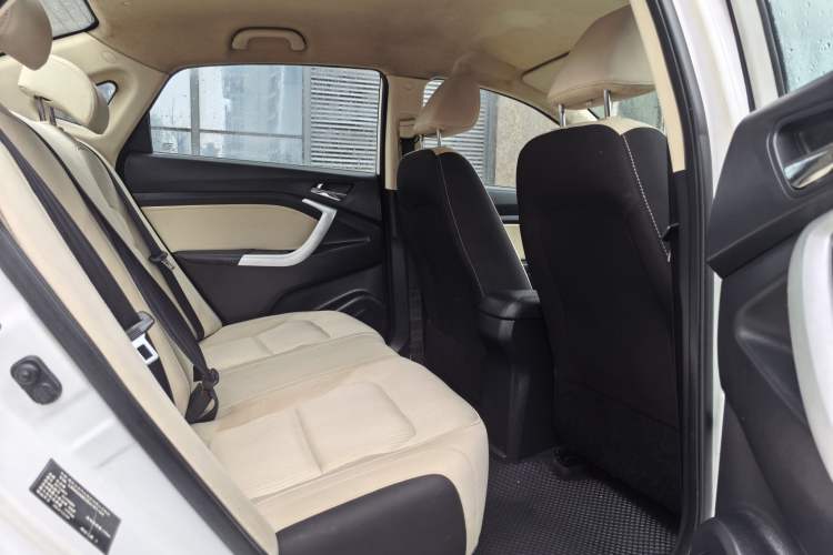Used CHANGAN Alsvin V7 2015 1.6L Manual Joyful Edition China IV Interior 4
