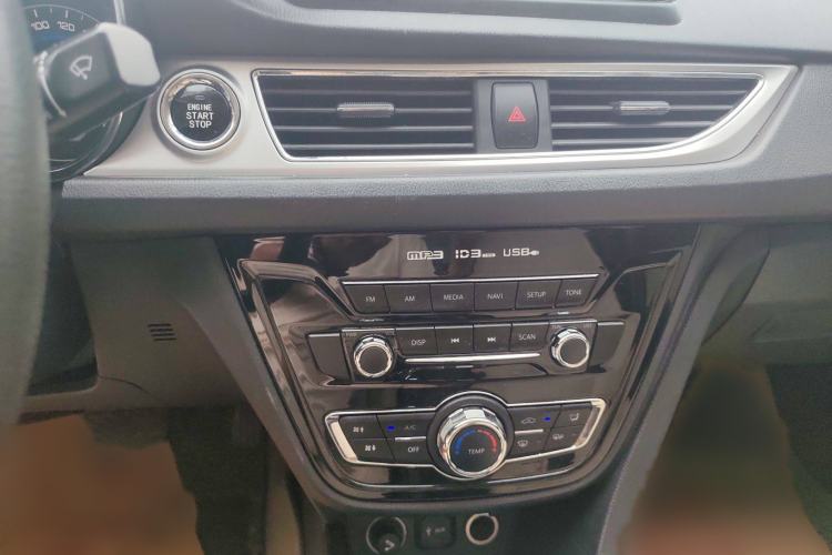Used CHANGAN Alsvin V7 2015 1.6L Automatic Enjoyment Model China IV Standard Interior 4