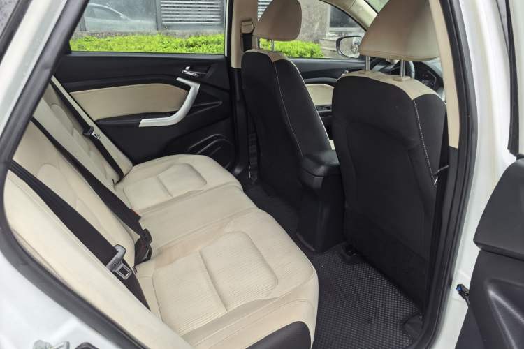 Used CHANGAN Alsvin V7 2015 1.6L Manual Joyful Edition China IV Interior 5
