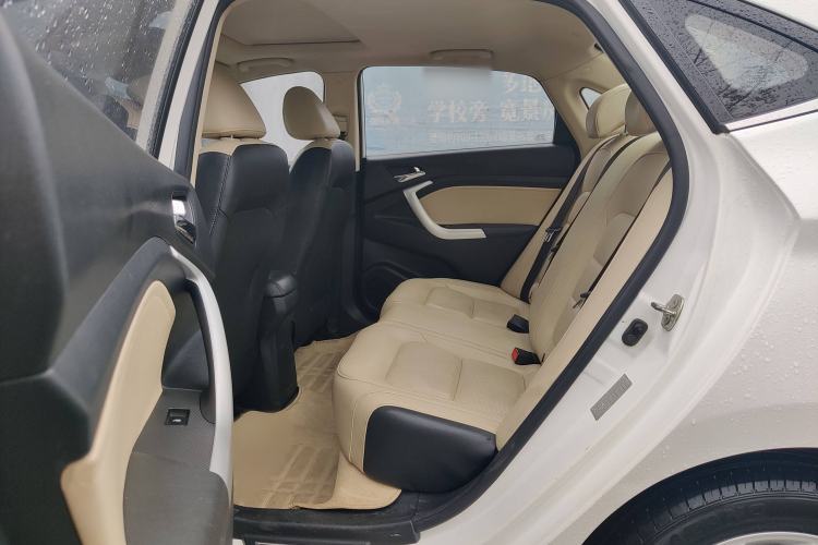 Used CHANGAN Alsvin V7 2015 1.6L Automatic Enjoyment Model China IV Standard Interior 5