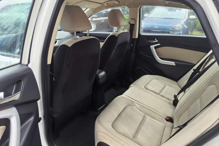 Used CHANGAN Alsvin V7 2015 1.6L Manual Joyful Edition China IV Interior 7