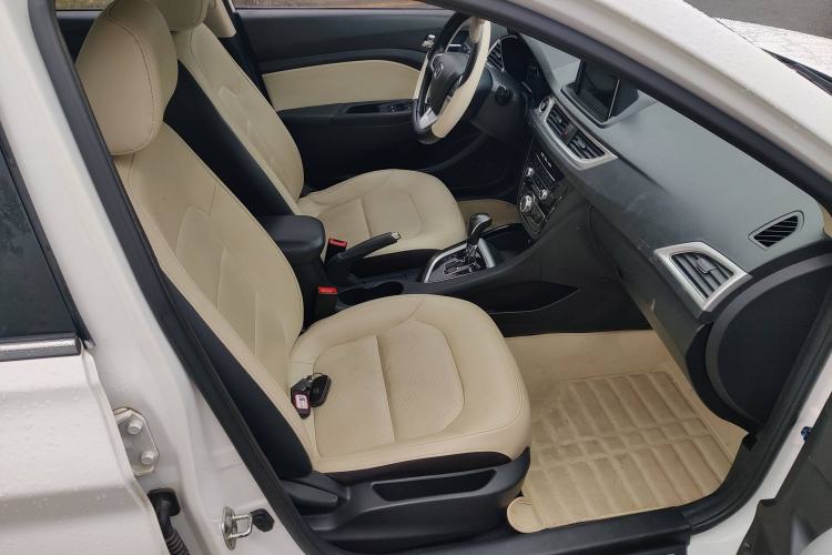 Used CHANGAN Alsvin V7 2015 1.6L Automatic Enjoyment Model China IV Standard Interior 9