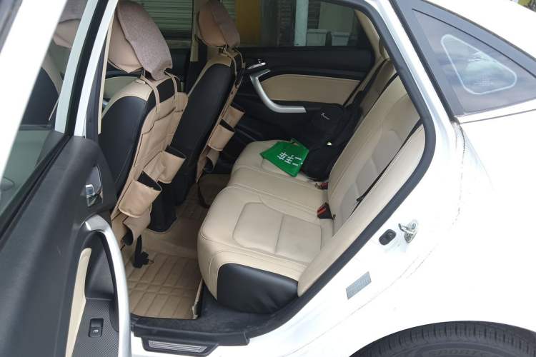 Used CHANGAN Alsvin V7 2015 1.6L Manual Enjoyment Model China IV Standard Left Rear Seat