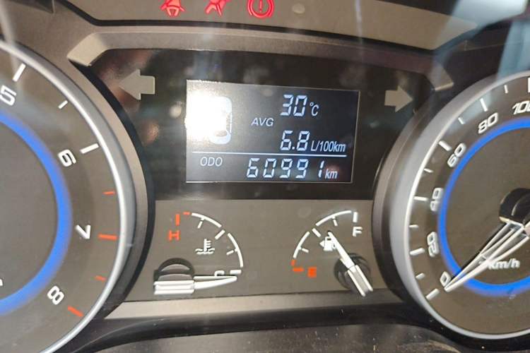 Used CHANGAN Alsvin V7 2015 1.6L Manual Fun Model China IV Standard Odometer Close Up