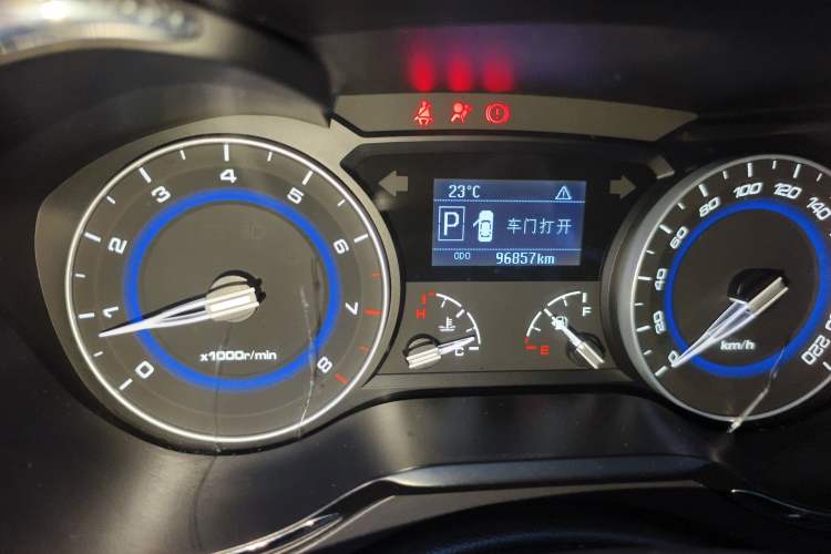 Used CHANGAN Alsvin V7 2015 1.6L Automatic Enjoyment Model China IV Standard Odometer Close Up