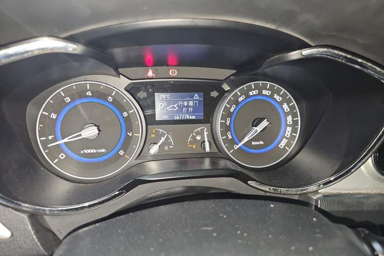 Used CHANGAN Alsvin V7 2015 1.6L Automatic Enjoyment Model China V Standard Odometer Close Up