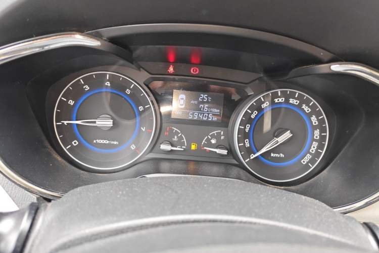 Used CHANGAN Alsvin V7 2015 1.6L Manual Enjoyment Model China IV Standard Odometer Close Up