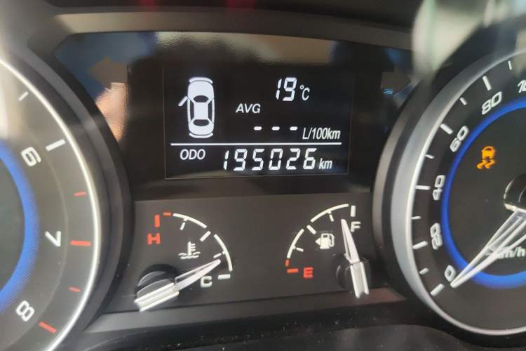 Used CHANGAN Alsvin V7 2015 1.6L Manual Enjoyment Model China IV Standard Odometer Close Up